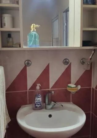 Guest In Local Family House Hotel